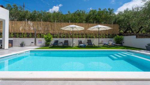 Apartment Gironi with Pool, Jacuzzi - Foto 3, sunbed
