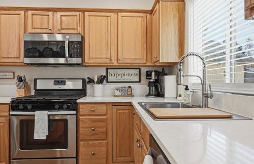 Cozy Boise Getaway walk to Stadium Fireplace Garage - Foto 13