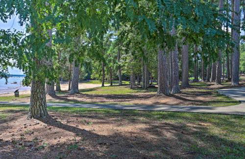 Chic House with Private Dock on Lake Hartwell! - Foto 42