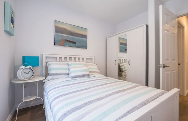 Chic & Central 3-bedroom in Little Italy - Photo 6