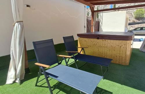 La casica de madera con Jacuzzi exterior y barbacoa - Foto 24