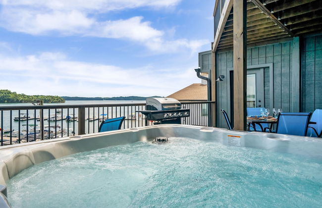 Luxury Lakehouse - Photo 42