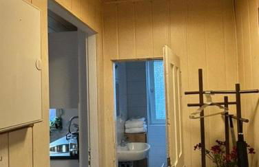 Mid Century 2 Zimmer Voll ausgestattete Kuche 75 Zoll TV Kingsize - Photo 14