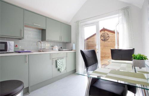 Stylish & Lovely Studio with Parking In New Forest! - Foto 17