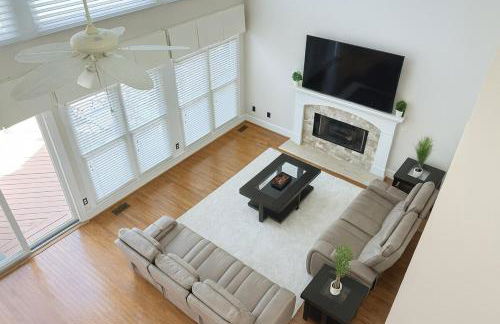 Lakefront Home for Families and Groups - Private Pool, BBQ, Paddle, Fishing - Foto 11