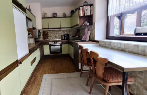 BAT Home Solutions Trier-Euren - alles was ein Hotel nicht bietet - 10 Min zur Altstadt - 98 qm Scheune für 9 Personen mit Sternenhimmel, Wintergarten, Grill und Kino - barrierefrei dank Lift & Auffahrt - Foto 17