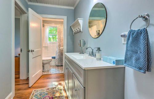 Restored Mars Hill Home on 1 Acre Walk to Town! - Foto 13