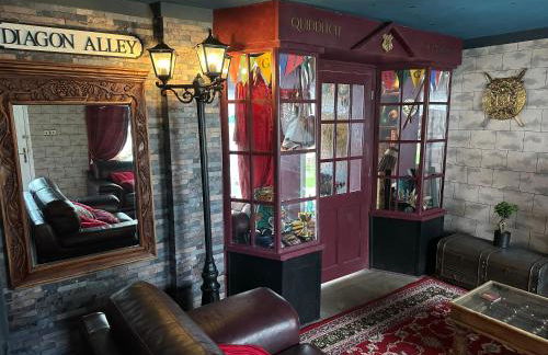 Quidditch Quarters Themed Property - Foto 26