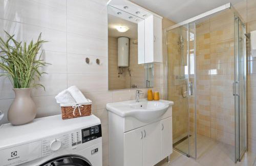 VILLA ROKO with 4 bedrooms, 32sqm heated pool - Photo 26