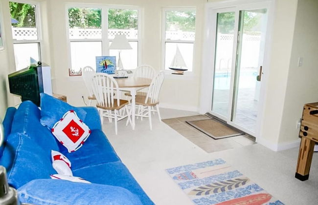 Coastal Escape w Pool Pool Table Walk to Beach - Foto 14