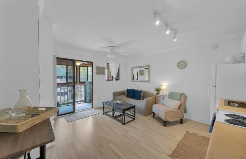 Beachy Days Escape - Cozy Haven Steps From Beach! - Foto 22