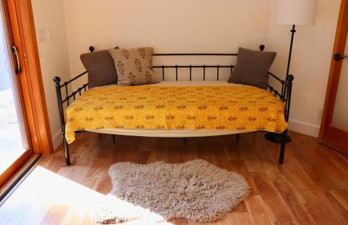 Lux, designer 8-acre retreat with private creek - Foto 26