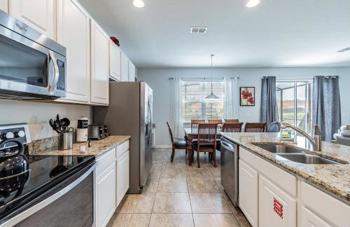 4BR Bella Vida Lakeview Pool Townhome - Photo 7