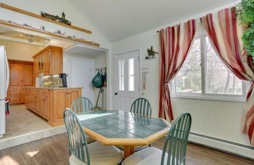 Milford Family Home with Koi Pond and Porch! - Foto 9