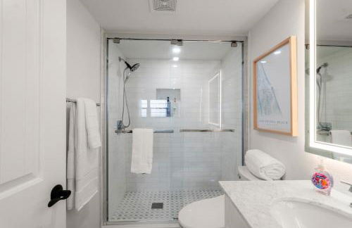 Serenity Shores Renovated Top Floor Condo w Stunning Ocean Views - Foto 24