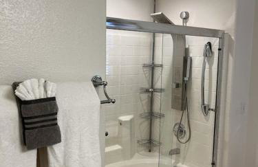 Vic's 3 bedroom 4beds & POOL centrally located! - Foto 9