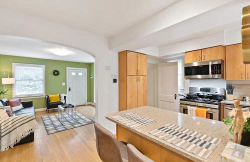 Beautiful 3BR 2BA Colonial House by CozySuites - Foto 23