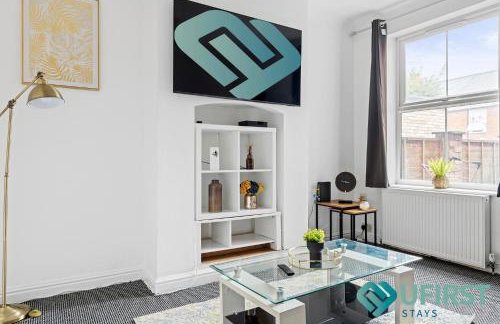 Bright 4 BR Home - Forest Fields - City Centre - Free Parking - WiFi - Close to Forest Rec - Sleeps 8 - Foto 2