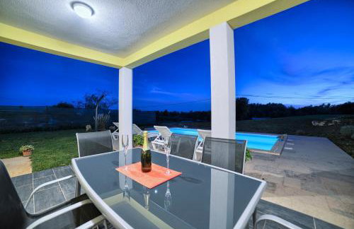 Cozy villa Paradiso with pool immersed in the greenery - Foto 25