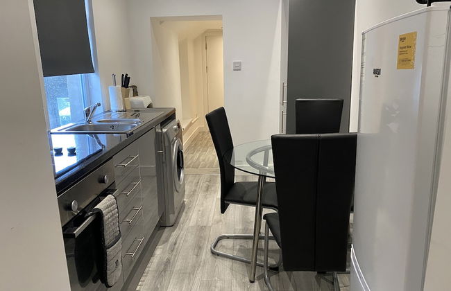 2 Bed Flat - Sleeps 6 - Pets - Parking - Wifi - Foto 9