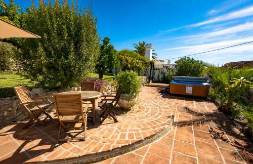 Private Heated Pool, Jacuzzi & 1225m2 garden in Villa Cipreses - Photo 65