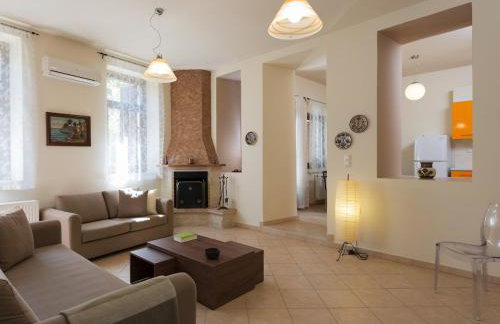 3-Min Drive to Kalyves Beach, Stone Villa in Armenoi next to Cafés & Taverns by the Natural Water Springs - Foto 4