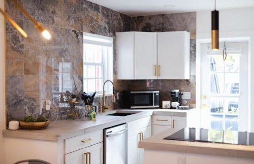 Spacious 3br 2ba Cottage Steps to Water & Downtown - Foto 40