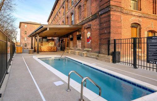 One-Of-A-Kind! Roll Up Garage Door-Pool, Speakeasy - Foto 4