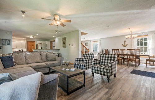 Lakefront Home with Private Beach Access & Hot Tub - Foto 19