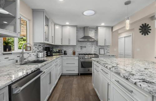 Luxury 5 beds Villa with Heated Pool & Resort Amenities - Photo 9