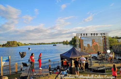 Elite Retreats 4U Lakeside Hot Tub Log Cabin with the fishing peg at Tattershall Lakes Park - Foto 46
