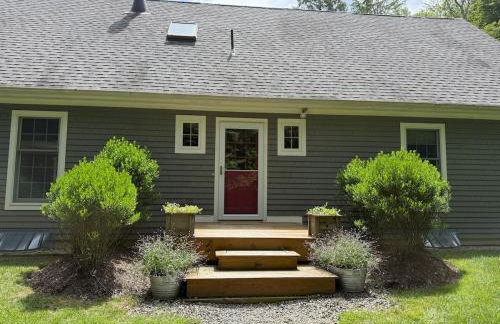 Beautiful House in the Woods, Huge Yard, Hot Tub - Foto 36