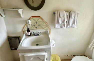 Studio Cabin Suite on Organic Farm Stay near Taos, New Mexico - Foto 27