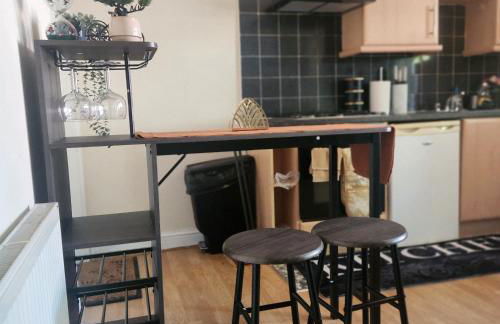 Tettenhall Road Retreat - Modern Apartment - Photo 5