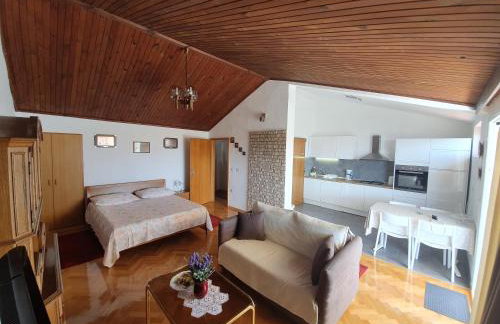 Penthouse studio with sea view - Foto 8