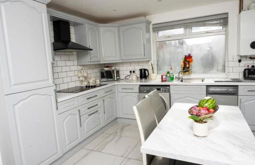 Castle House - Photo 6