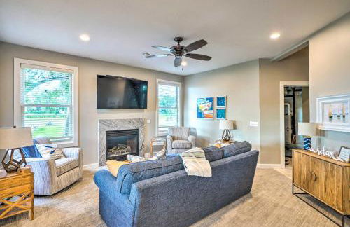 Waterfront Mound Retreat with Dock and Lake Access! - Foto 3