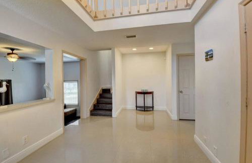 5 BR Mansion with Pool and non-heated Jacuzzi Games in Boynton Beach - Photo 6