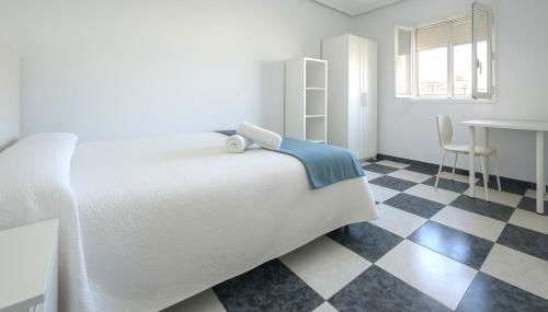 Apartamento Martínez Campos - Playa La Caleta - Foto 2