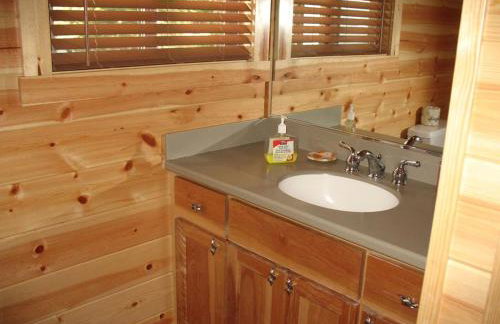 Exceptional Riverside Cabin Rental in the Trees near Pinecrest Lake, California - Foto 13