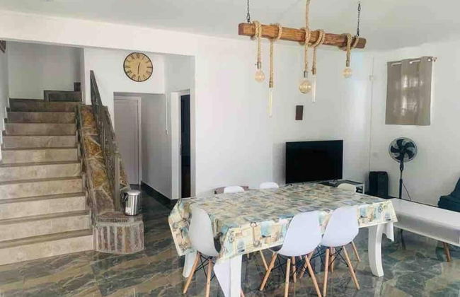 Spacious 4-bed Villa in Flic en Flac Roof top bar - Photo 18