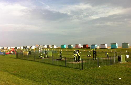 Pass the Keys Mistral Coastal Cabin - Dungeness sleeps 23 - Photo 19