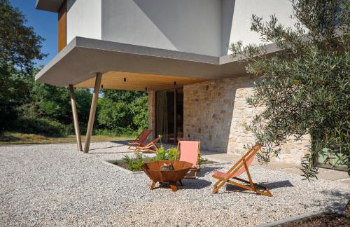 Villa bOx in Central Istria for 14 persons with wellness, 54 m2 heated pool, & kids playground - Foto 19