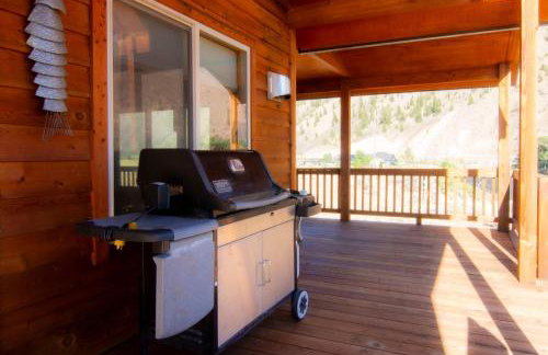 Stunning Salmon Riverfront Cabin - Foto 12