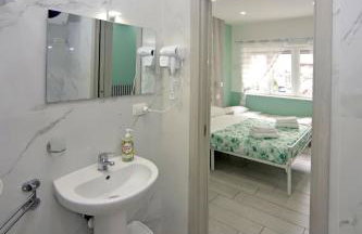 Dimora di Antonietta Room - near Train Station & Wi-Fi - Foto 20