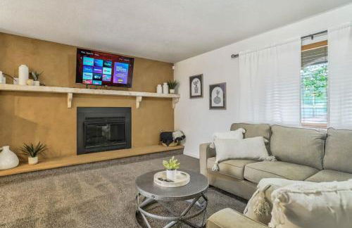 3BR with Patio and Fire pit near Hiking & Downtown - Foto 9