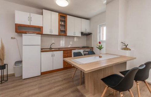 1 Bedroom Amazing Apartment In Nevidane - Foto 6