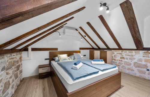 House AnaDora with pool - Zlarin - Photo 18