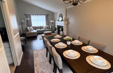 Bright & Spacious 5BR Modern Vacation Home - Near Disneyland & Beaches - Photo 2