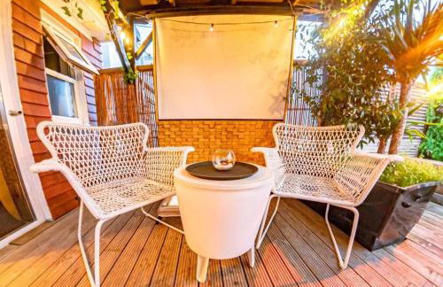 Shoreditch Cinema & Sauna retreat- 2BDR House with Garden & Games Room - Sleeps 6 - Photo 16